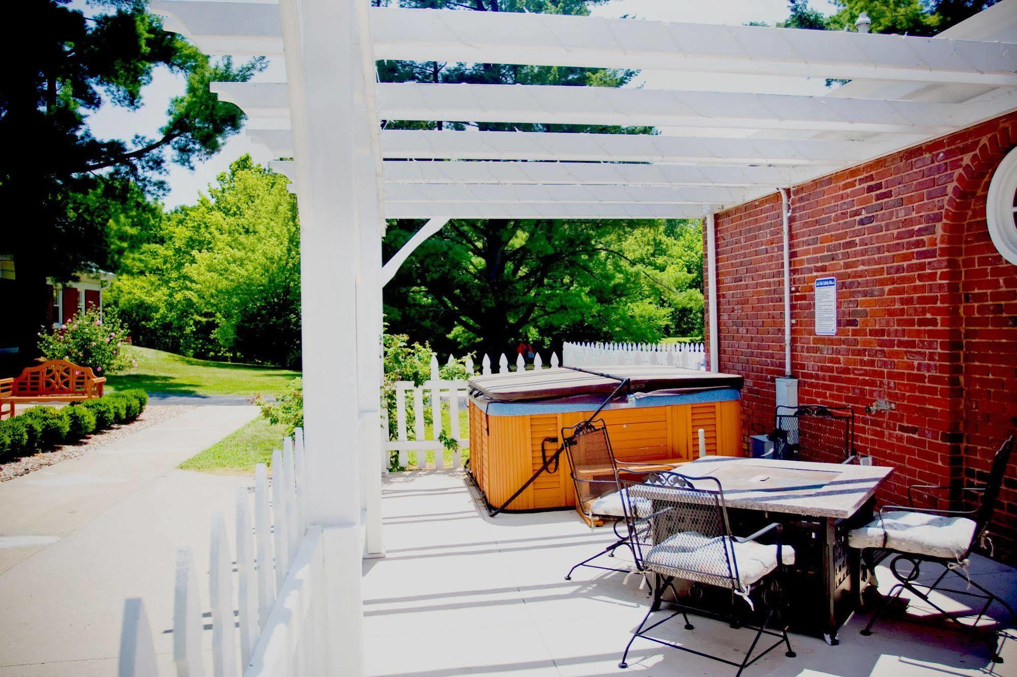 Inn On Crescent Lake Bed And Breakfast Excelsior Springs Eksteriør bilde