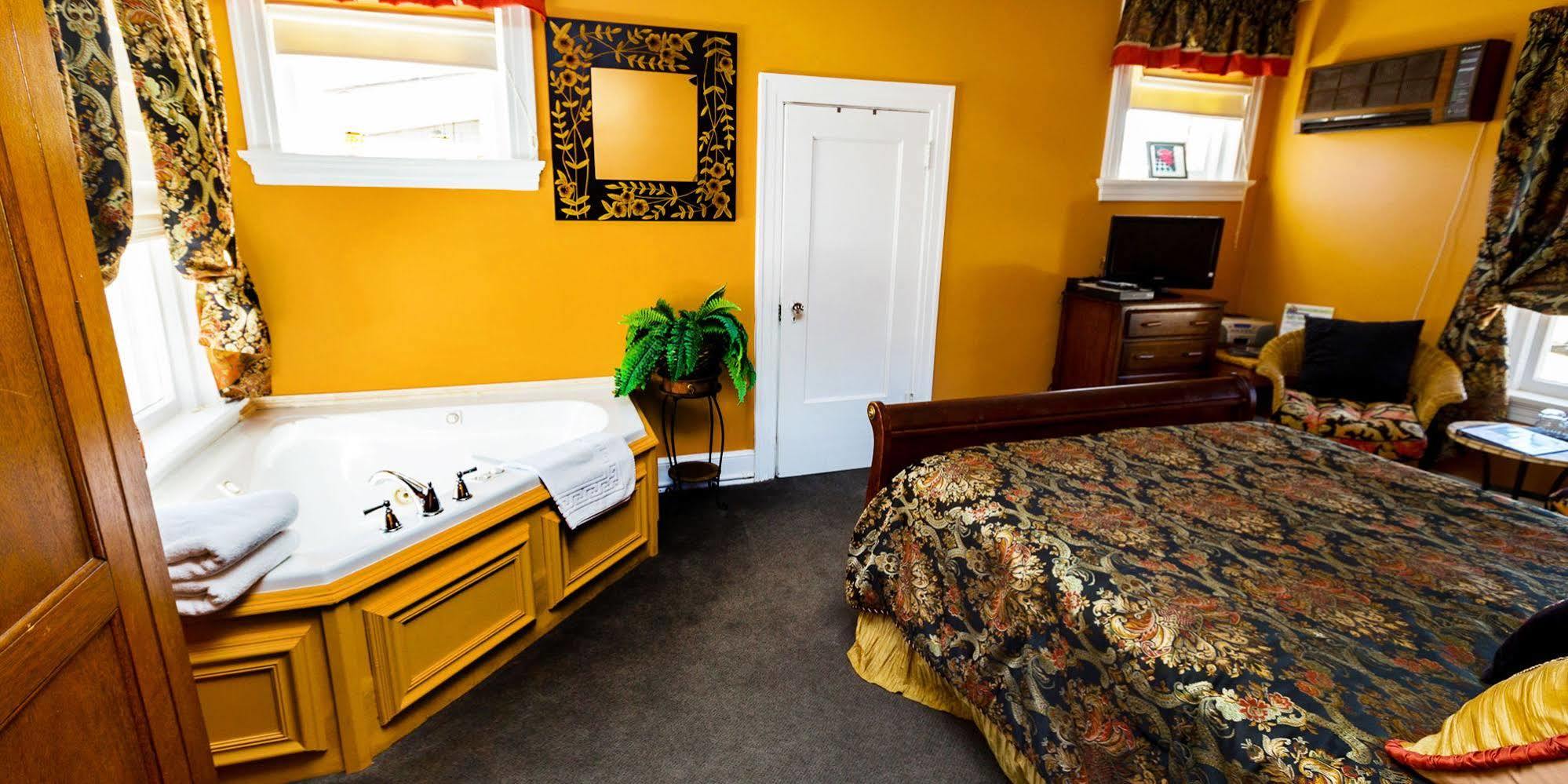 Inn On Crescent Lake Bed And Breakfast Excelsior Springs Eksteriør bilde