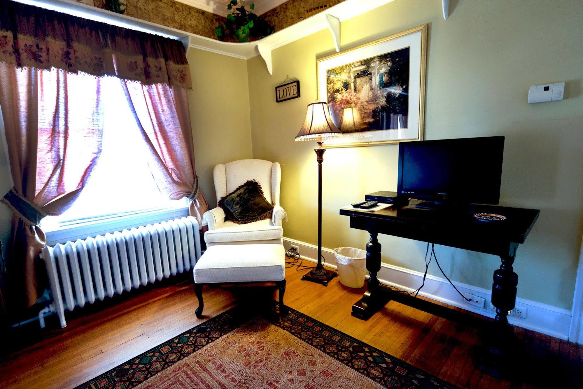 Inn On Crescent Lake Bed And Breakfast Excelsior Springs Eksteriør bilde