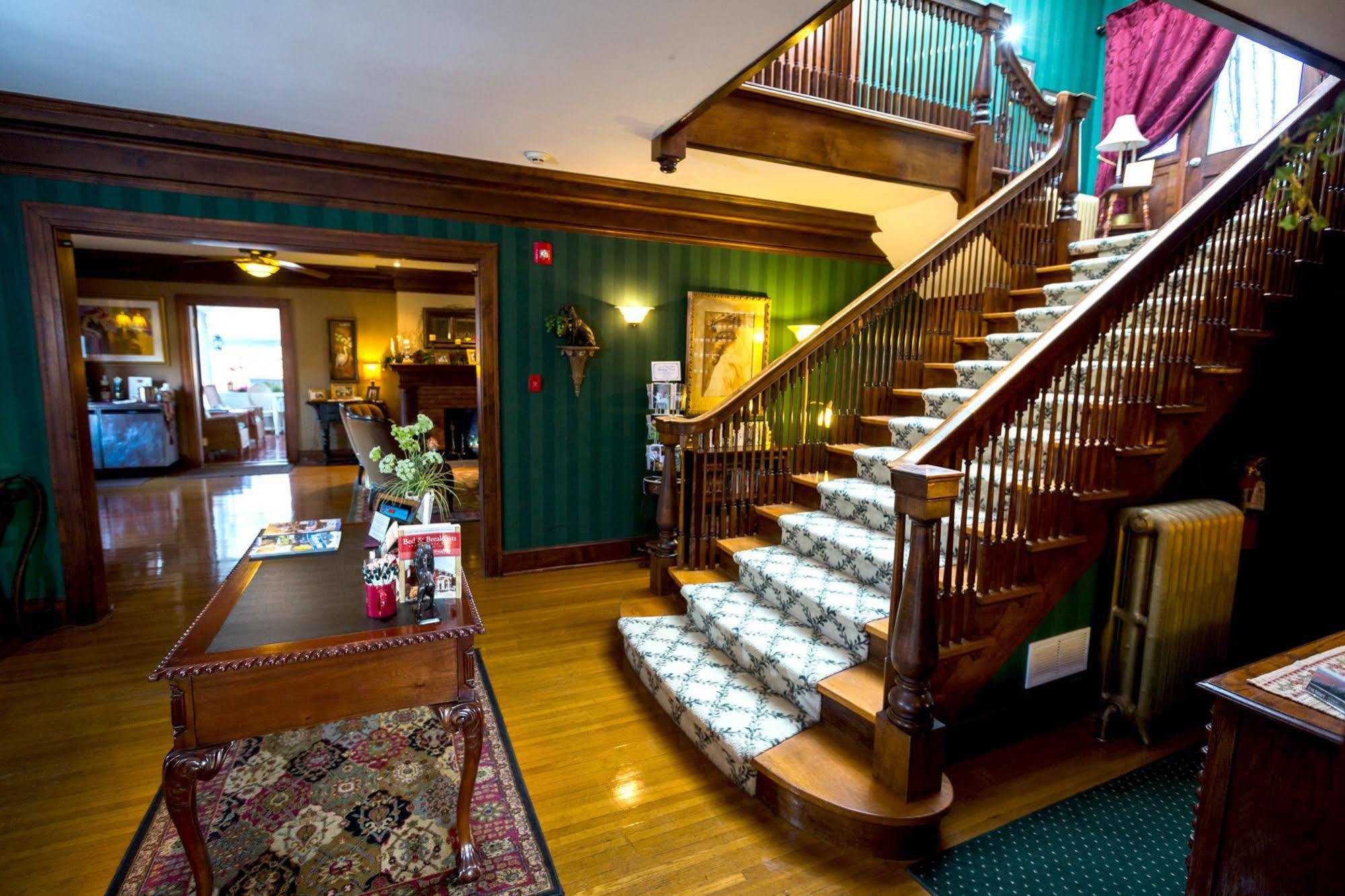 Inn On Crescent Lake Bed And Breakfast Excelsior Springs Eksteriør bilde